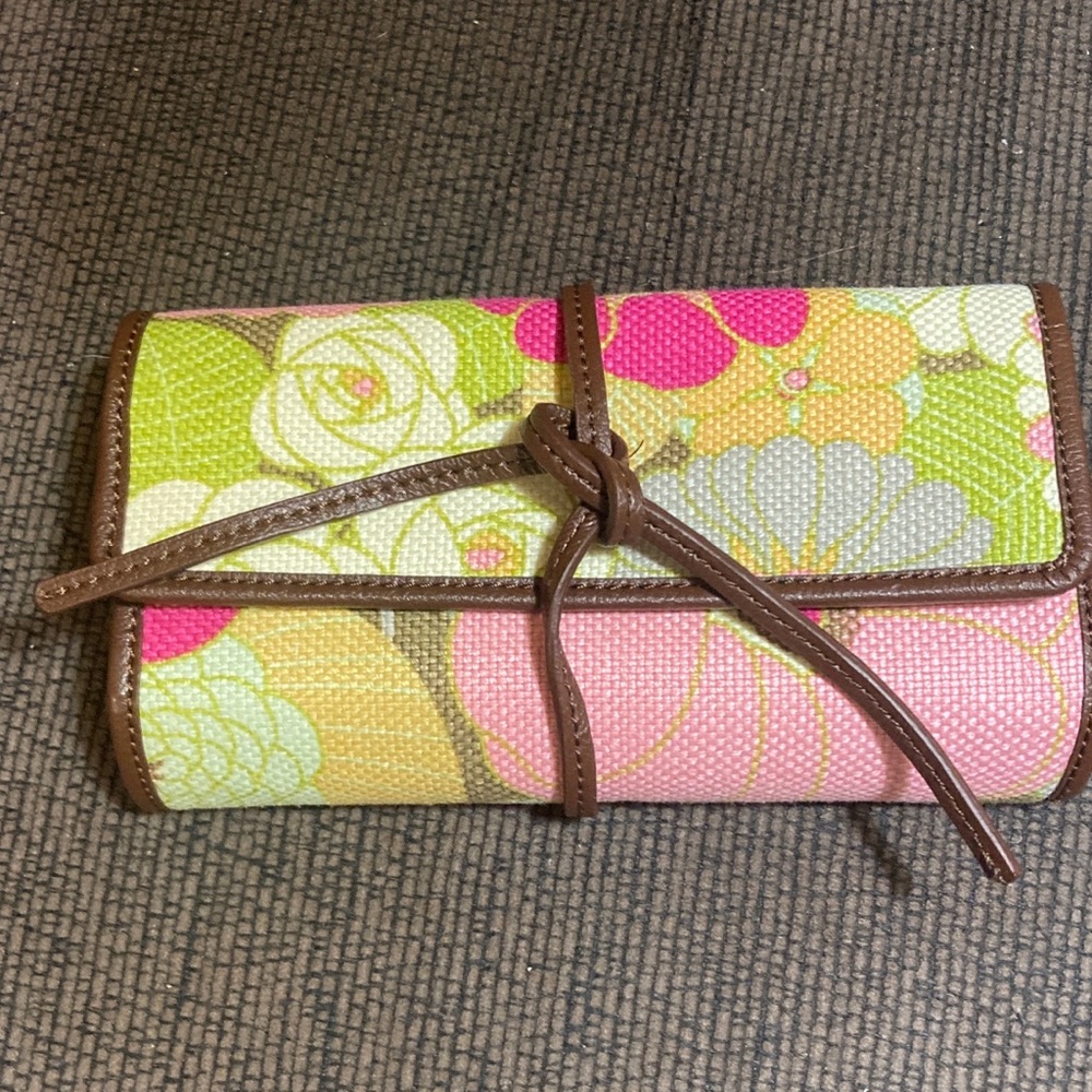 Spartina 449 roll up jewelry case in new condition